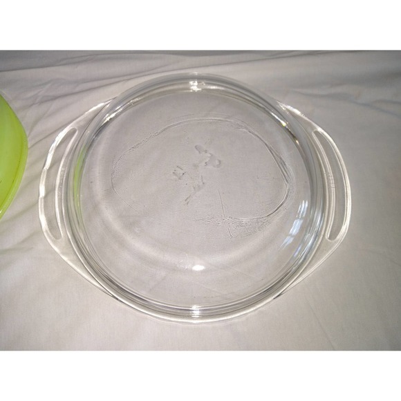 Pyrex 023 lime green 2 quart bowl - Picture 5 of 7